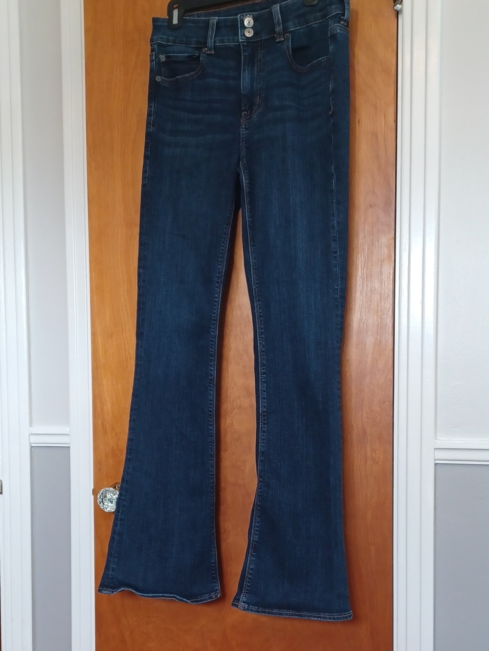 American Eagle Hi-rise Artist Flare Sz.8L.  Super Stretch. L.33". R.10".W.29".